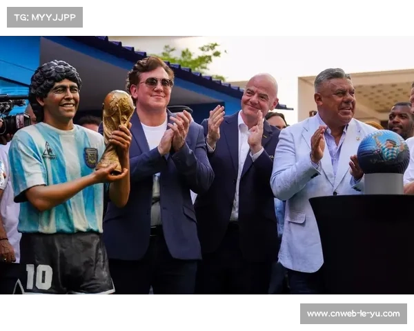 国际足联主席詹尼·因凡蒂诺谈世界杯改制与全球足球经济发展。